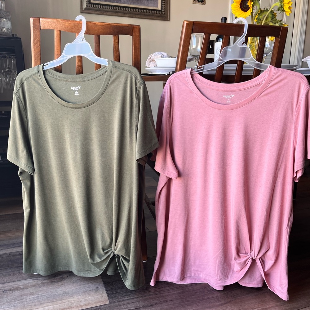 2 Old Navy Go Dry Short Sleeve Twist-Hem Tee in Olive and Dusty Rose. Size XXL!